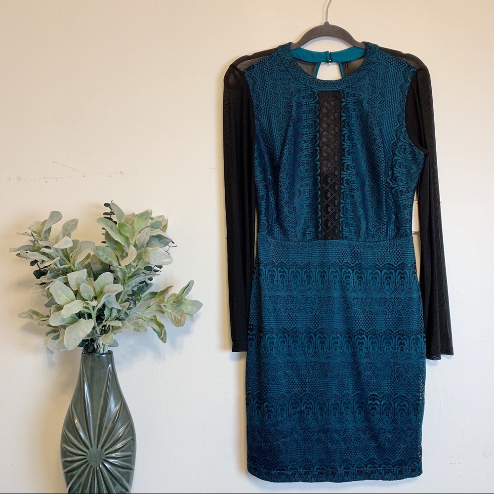 GUESS Lace Sheath Dress 3/4 Sleeves - Fall/Winter